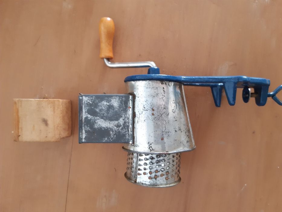 Moedor em ferro  antigo