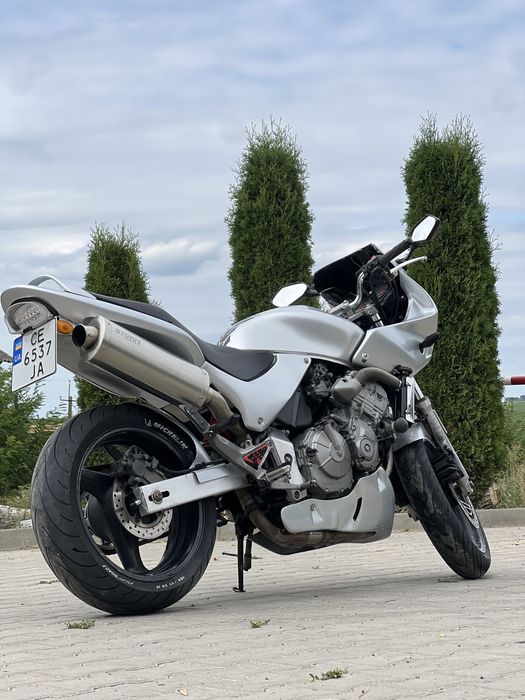 Honda hornet 600 cm2.