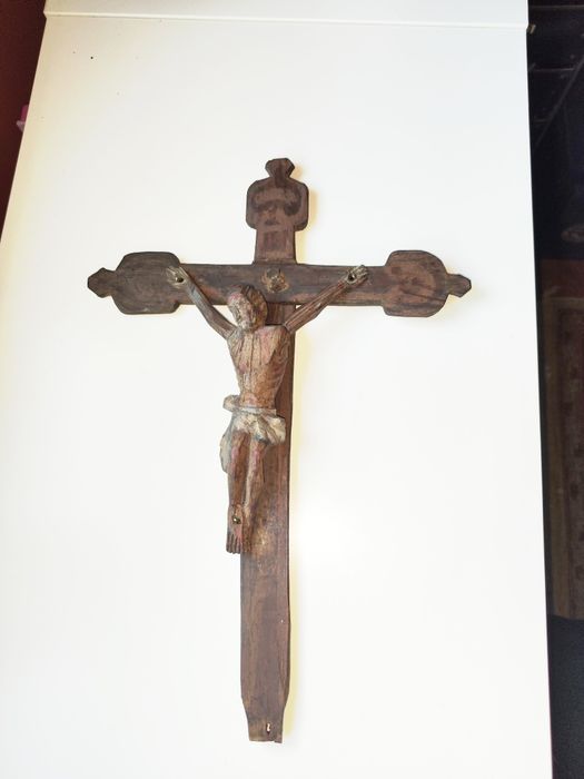 Crucifixo em madeira -Arte Sacra