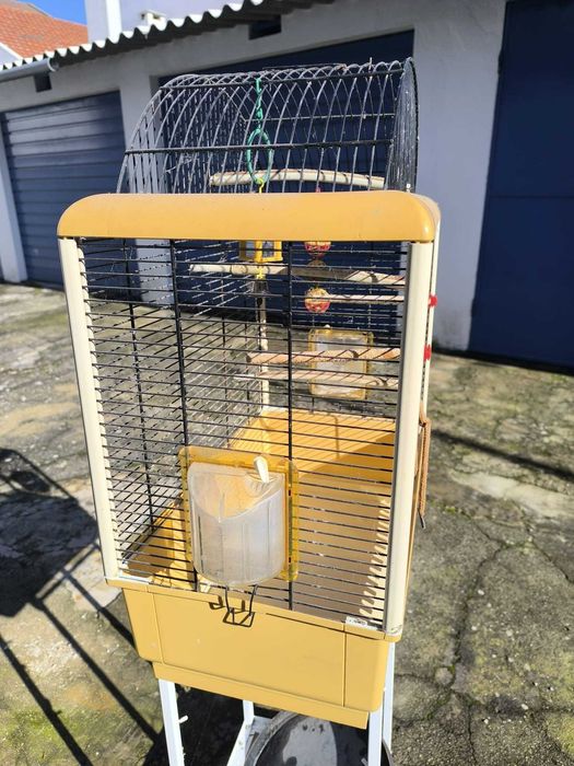 Gaiola grande para pássaros