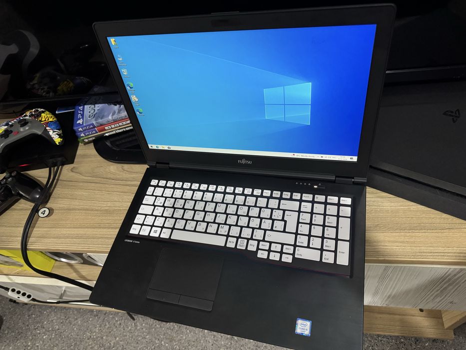 Продам ноутбук Fujitsu lifebook U series 8/512 ssd
