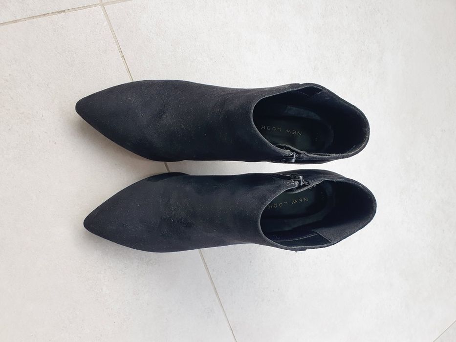Czarne botki na szpilce 8 cm New Look 38 zamszowe w szpic eleganckie