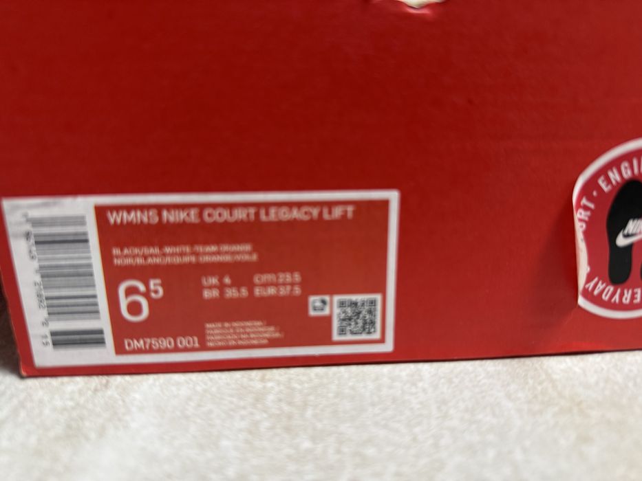 Продам оригінальні кросовки NIKE