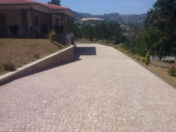 Faço serviço de calceteiro