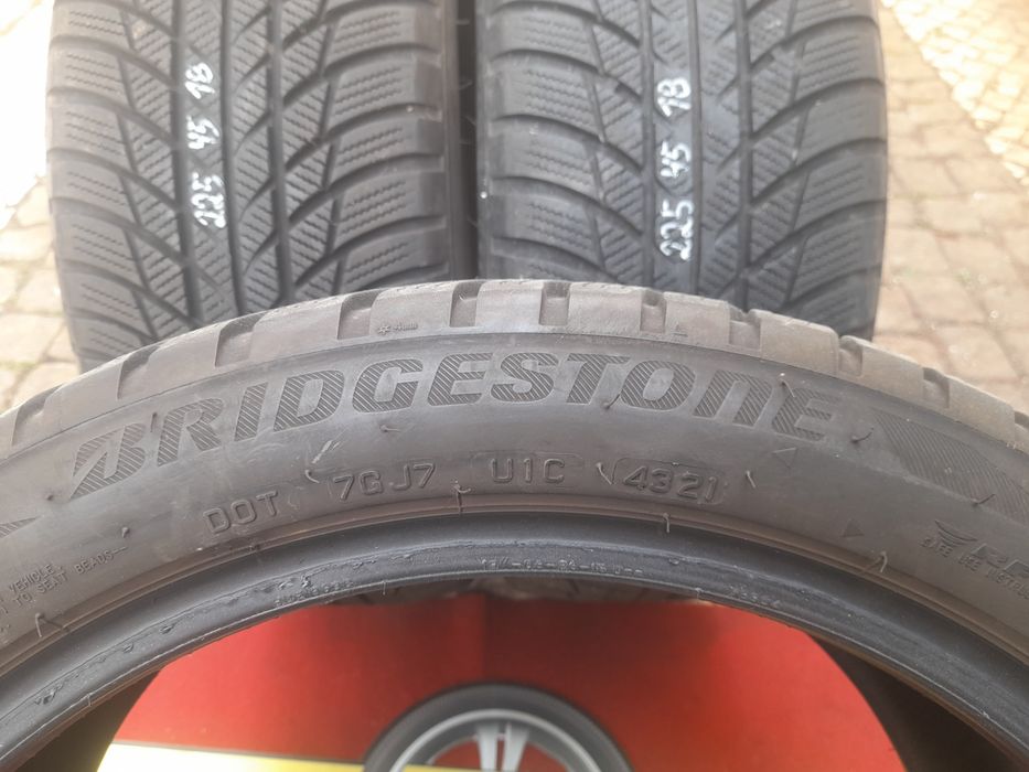 Pneus 225/45R18  Bridgestone  e GoodYear  M+S  RNF