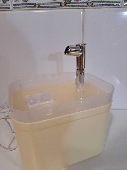 Fonte de água para gatos