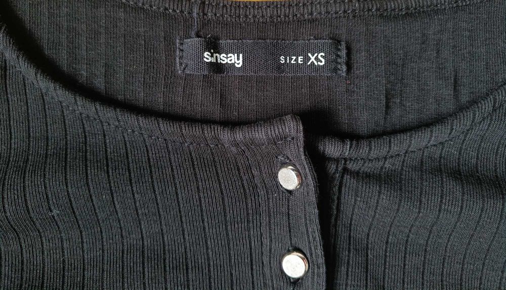 Czarna bluzka w prążek Sinsay XS 34 guziki henley basic