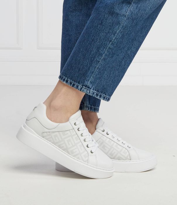 Жіночі кросівки guess
