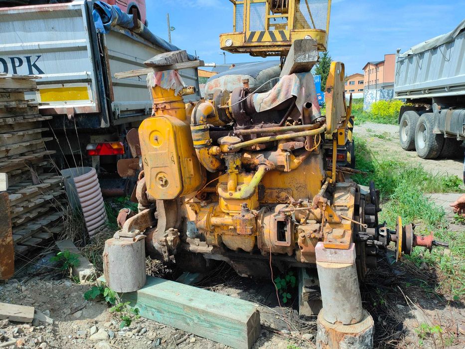 Silnik staliniec T130 , części do spycharki ; spychacz