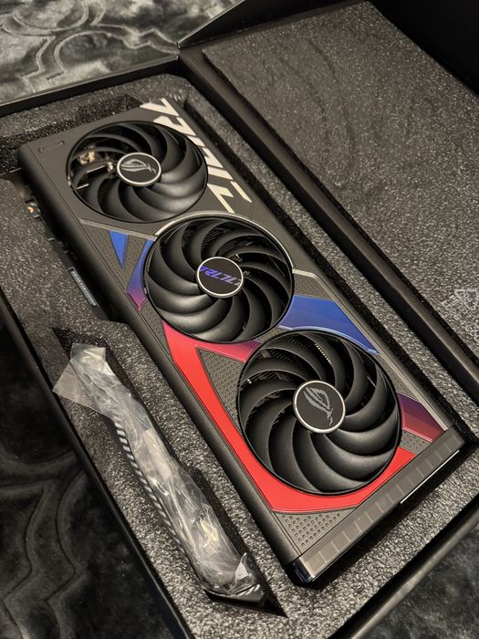 Asus Rog Strix Gaming (RTX 4070 SUPER)