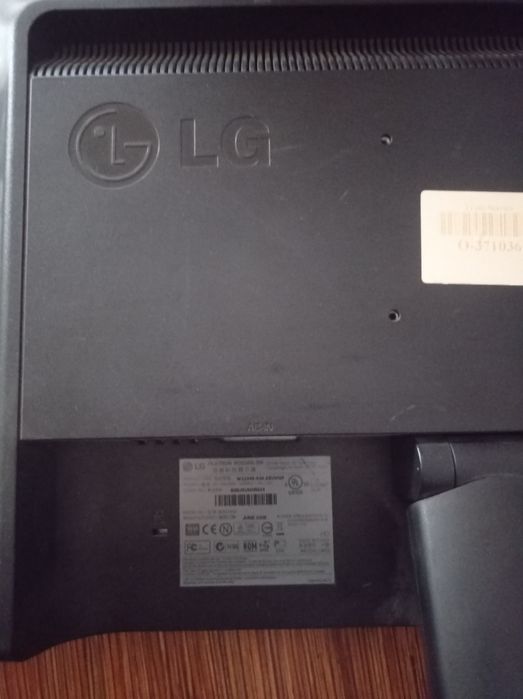 Монитор LG Flatron 22 дюйма