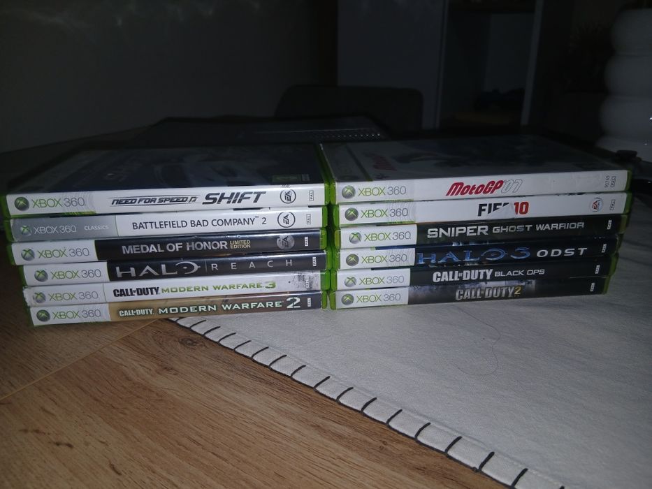 Xbox 360 S ,13 jogos Xbox,2 comandos Xbox.