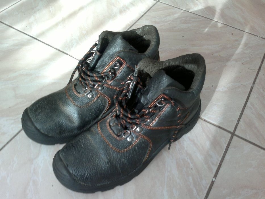Buty robocze 42 .