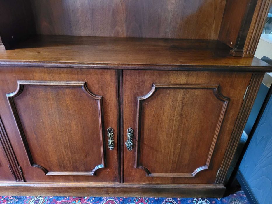 Móvel / estante em madeira maciça para sala ou escritório