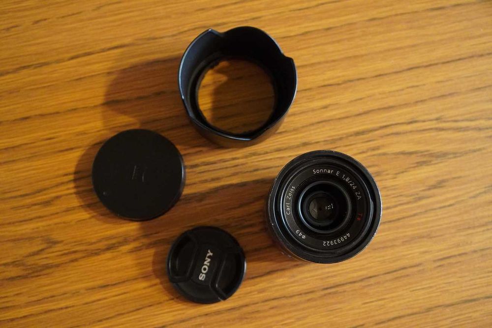 Sony E 24 mm f/1.8 ZA Carl Zeiss Sonnar T