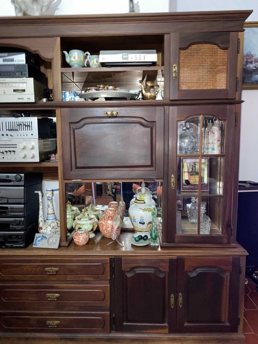 Bela Estante/Móvel/Antiguidade/Vitrine/Louceiro/Garrafeiro. Castanho