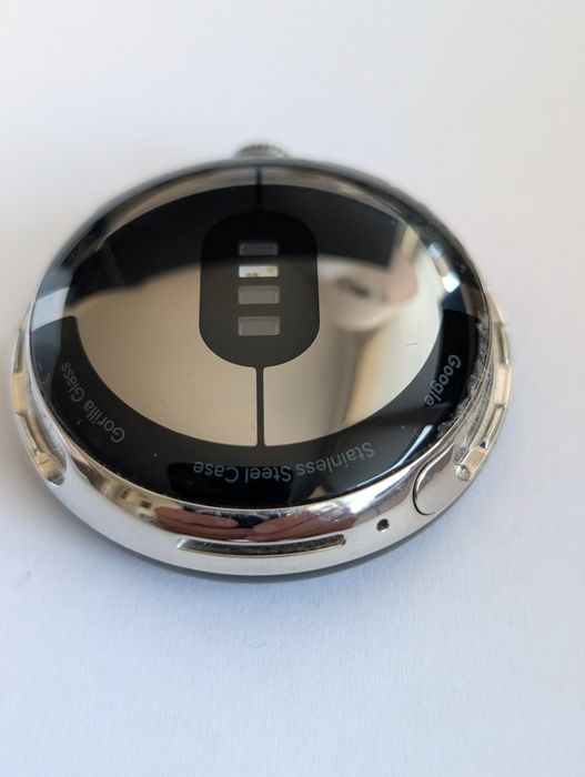 Pixel Watch LTE w stanie idealnym