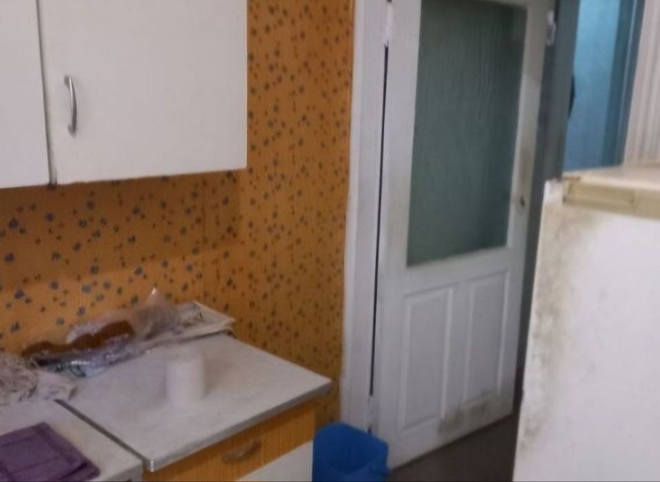 Продам 2 ком.квартиру пр. Гер.Харькова 3 .