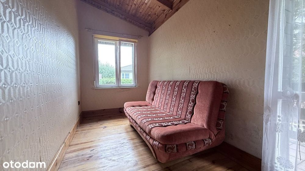 dom nad jeziorem przy lesie