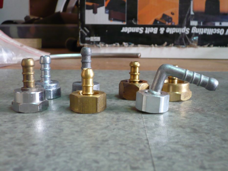 Terminais com porta mangueira para água ou gás