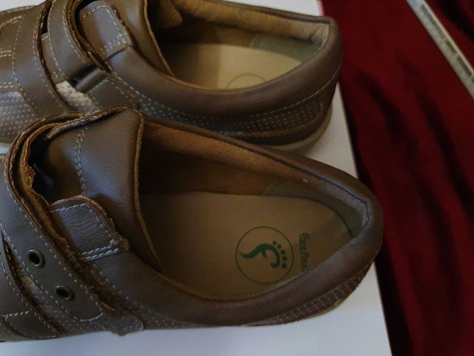 Новые женские кроссовки из натуральной кожи  FOOT FLEXX.