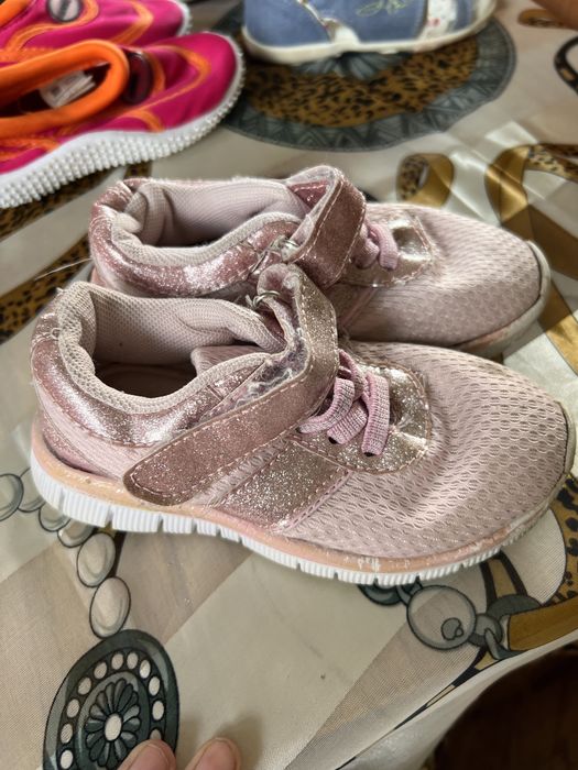 Подарую розмір 24-25