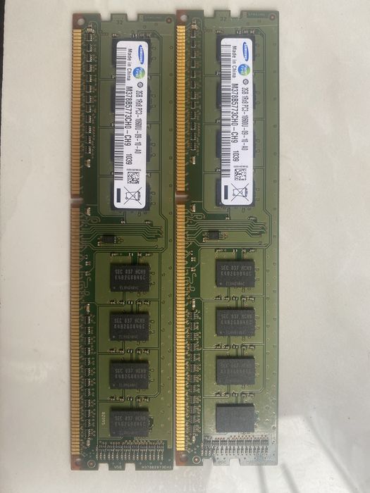 2 модуля оперативної пам’яті Samsung 2+2GB DDR3 (PC3-10600U)
