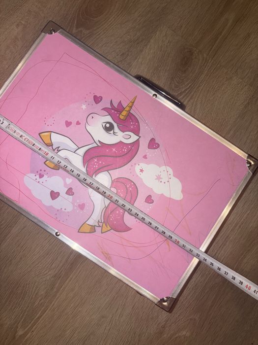 Kuferek na przybory plastyczna