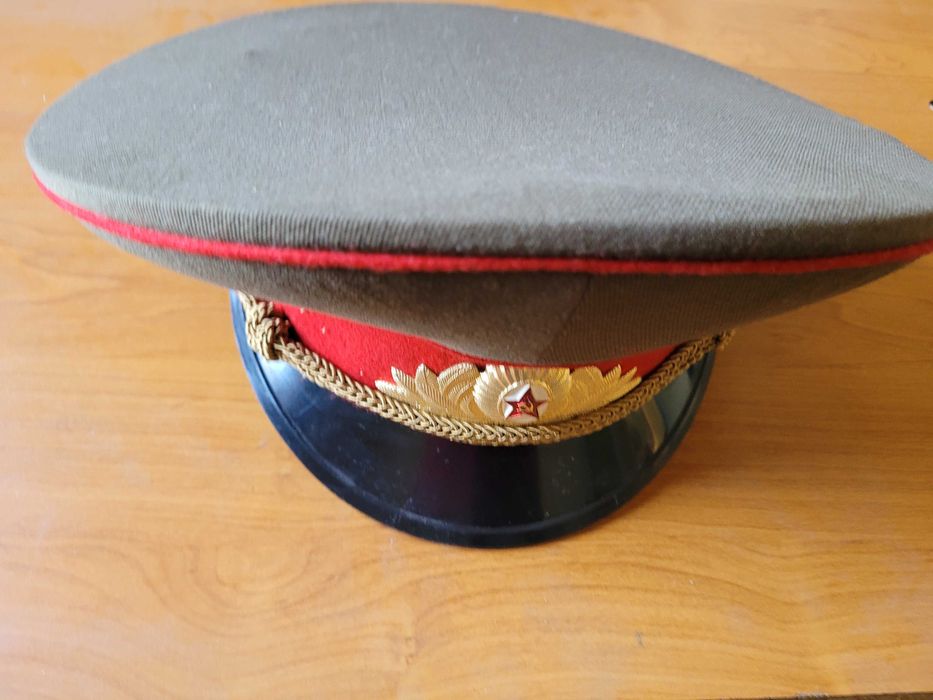Stara czapka wojskowa