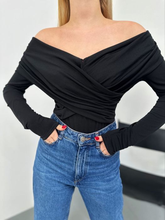 Боді жіноче чорне та біле на спущені плечі з драпіюванням