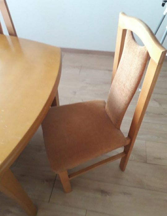 Stół do jadalni plus krzesła