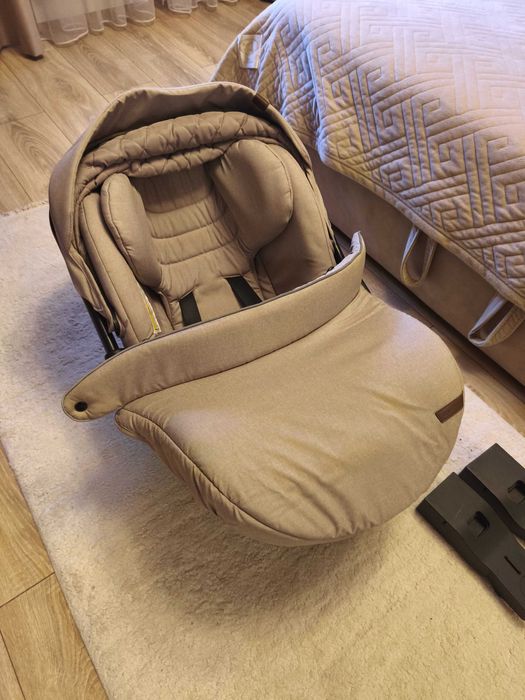 Продам переноску-автокресло Carello