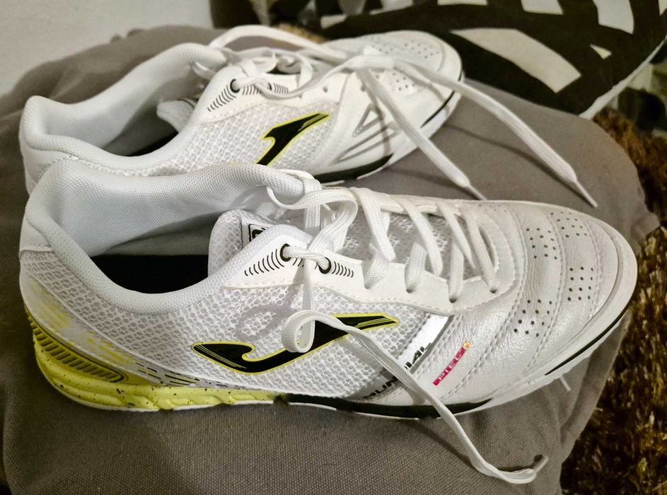 Sapatilha futsal Joma Mundial 45€ em fevereiro