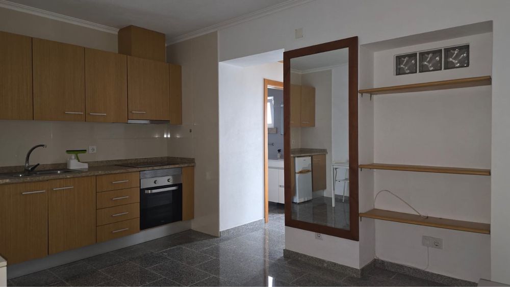 Casa térrea T1 Remodelada no Centro de Santarém- Junto ao W Shopping