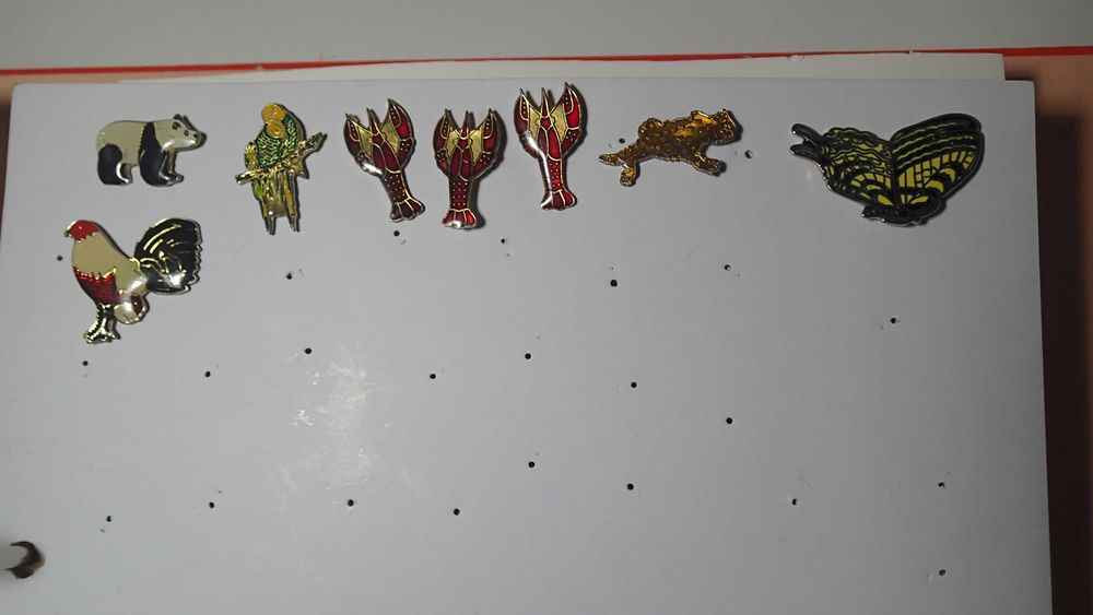 Pins antigos Cinema rádio, Tv, Jornais e animais