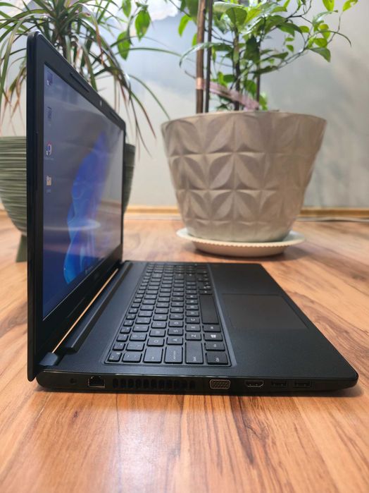 Laptop DELL Windows 11/ Intel i3 / RAM DDR4/ Dysk SSD 256GB / Pakiet OFFICE. Dobry stan.