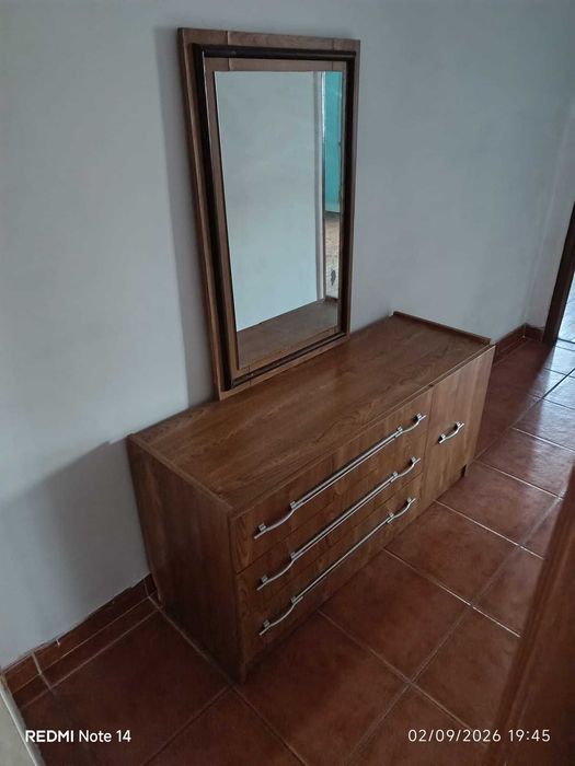 Quarto completo em madeira – Roupeiro + Cómoda + Cabeceira