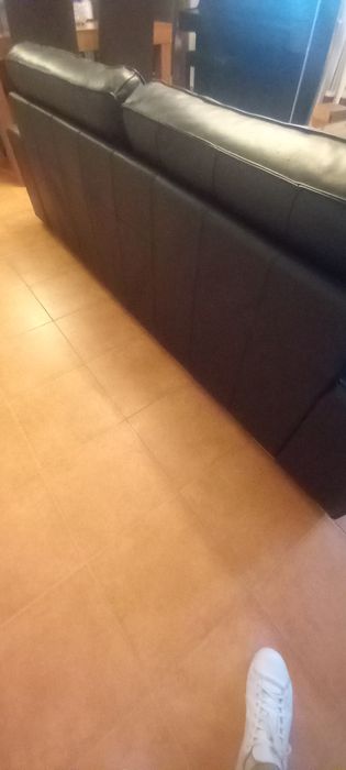 Sofá 3 lugares em pele