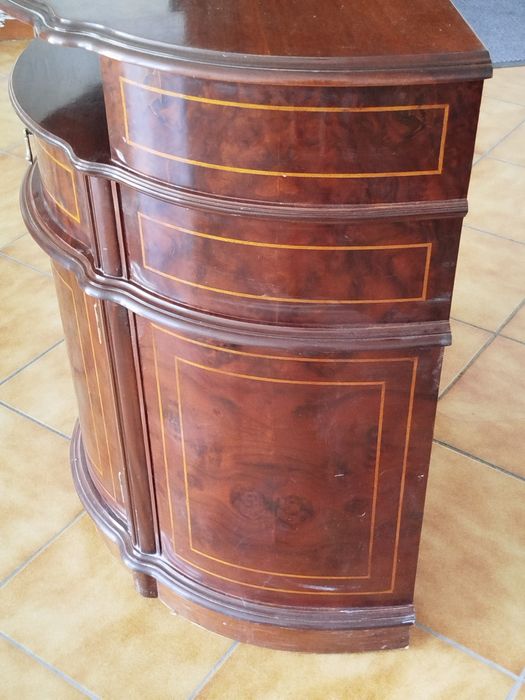 Móvel rústico em madeira