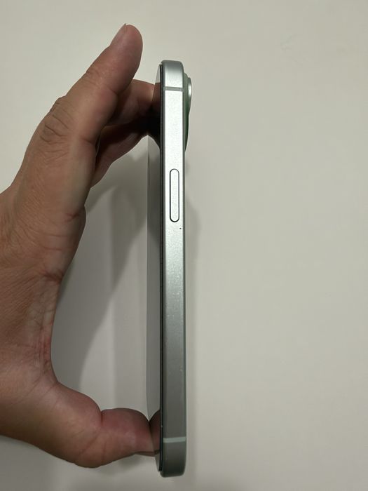 Продам iphone 15 128 gb green