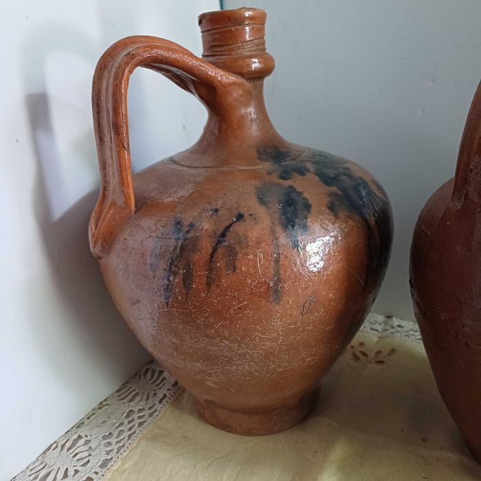 Bilhas ou vinagreiras em barro