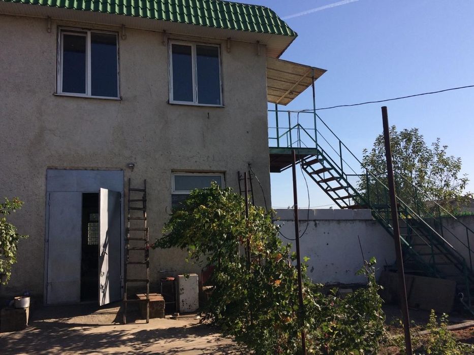 Продам производство:бывший консервний завод 4 га земли,2500м2 цех,офис