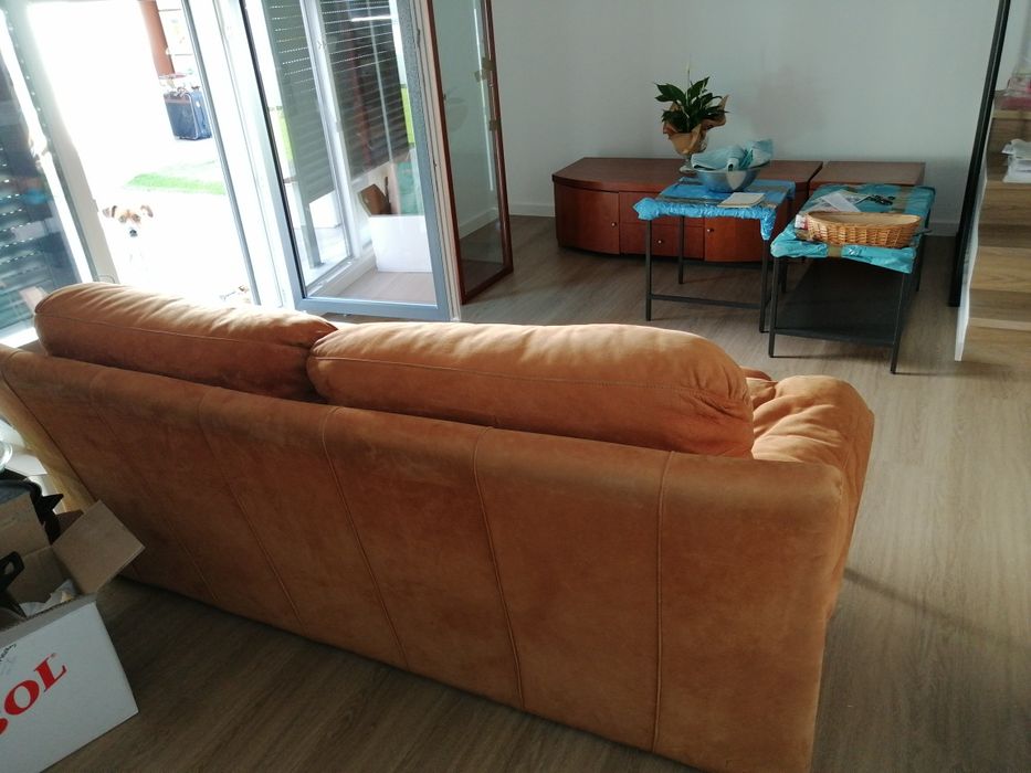 Cristaleira, Móveis e sofá