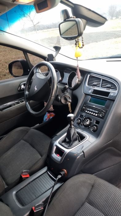 Продам Peugeot 5008