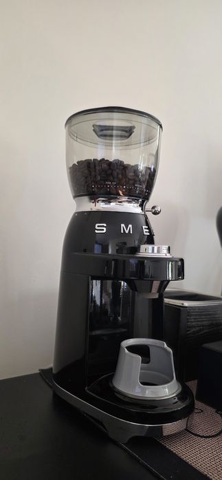Maquina café e moinho Smeg