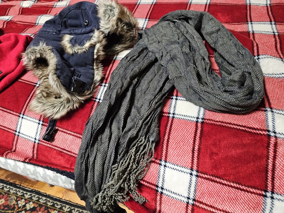 Czapki i szale jak nowe