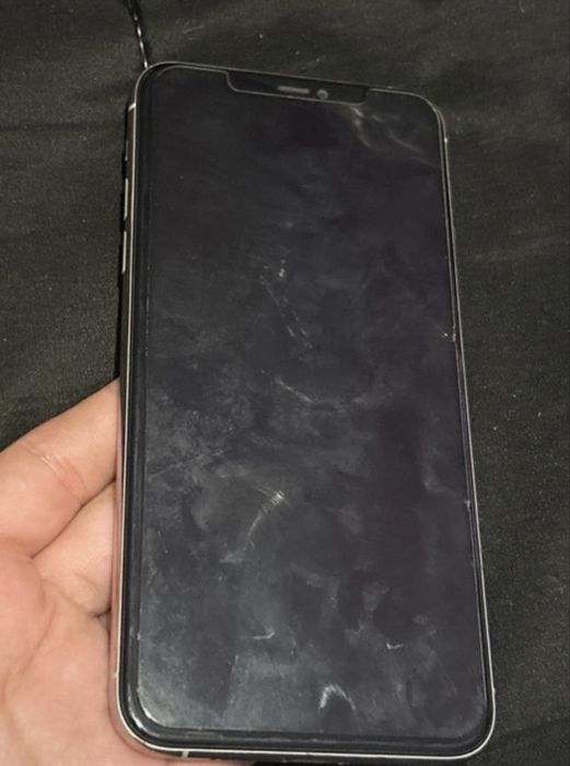 iPhone 11 Pro Max 64GB – bateria fraca (ligeiro descolamento)