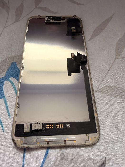 Дисплей iPhone 16 Pro Max дефект
