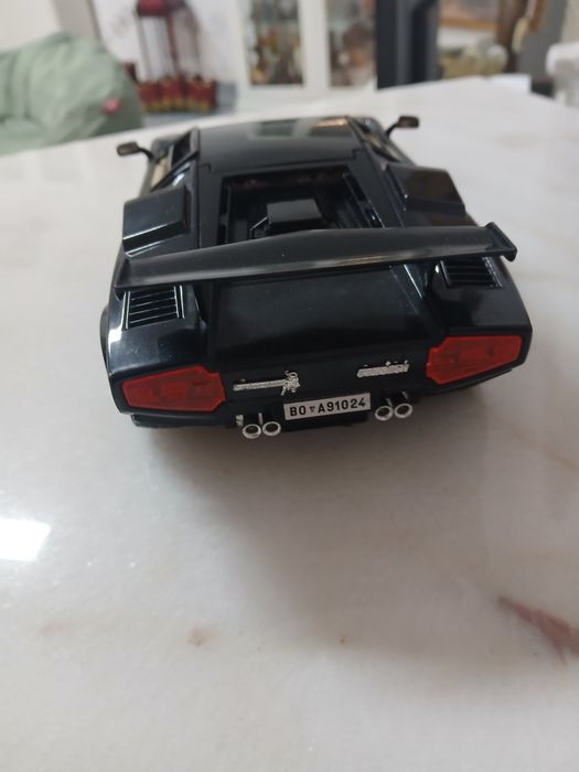 Lanborghini contach scala 1.18  burago