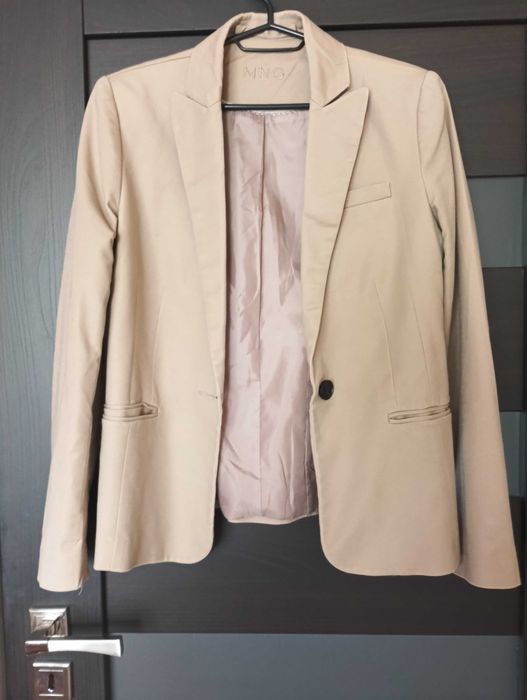 Beżowa marynarka Mango